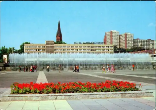 Frankfurt (Oder) Karl-Marx-Straße mit Wasserspiele und Kirche 1981