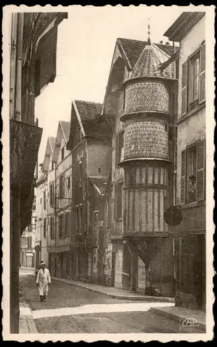 CPA Troyes Rue Champeaux mit Fachwerkhäusern und Erker 1910
