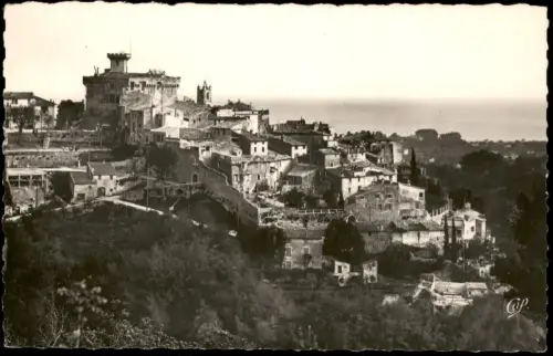 CPA Cagnes-sur-Mer Le Château et l'Eglise 1920