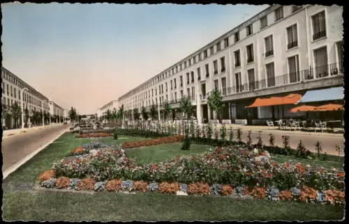 CPA Royan Cours Aristide Briand mit Blumenbeeten 1955
