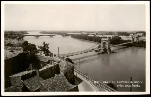 Tarascon (Bouches-du-Rhône) Rhône-Tal mit Hängebrücke und Steinbrücke 1943