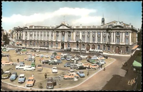 CPA Toulouse Place et Façade du Capitole 1955
