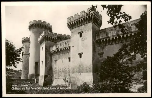 Tarascon (Bouches-du-Rhône) Château du Roi René mit Türmen und Stadtmauer 1950