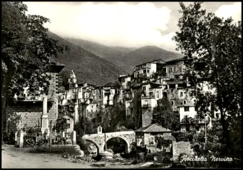 Rocchetta Nervina Ortsansicht mit mittelalterlicher Steinbrücke 1955