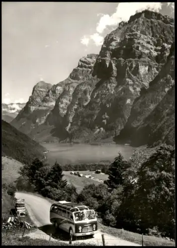 Klöntalersee Blick auf den Klöntalersee und die Glärnischkette mit Postauto 1960