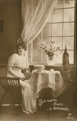 Fotokunst schöne Frau am Tisch Spinnrad Ich warte Dein in Sehnsucht 1916
