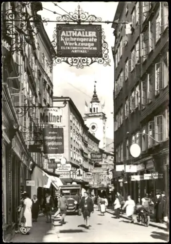 Salzburg Altstadt Getreidegasse, belebt - Althaller Küchengeräte 1962