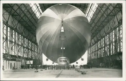 Flugwesen Graf Zeppelin inbringen in die Halle 1930  roter S. Luftschiffwerft