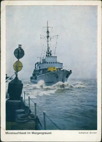 Ansichtskarte  Minensuchboot im Morgengrauen Schiff Kriegsschiff Marine 1970