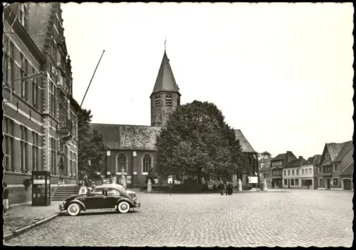 Postkaart Oostkamp Oostkamp Dorpplaats mit Kirche und VW Käfer 1955
