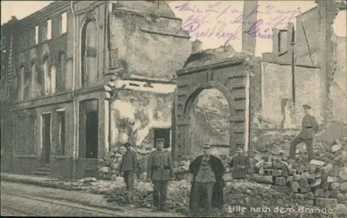CPA Lille Stadt nach dem Brand Soldaten WK1 1916  gel. Feldpoststempel