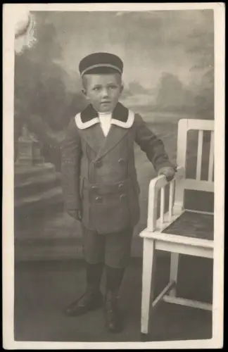 Soziales Leben Frühe Fotokunst Junge, uniformiert  Stiefel 1920 Privatfoto