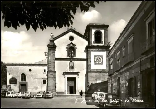 Sant'Agata sui Due Golfi-Massa Lubrense Piazza  Kirche historischen Autos 1960