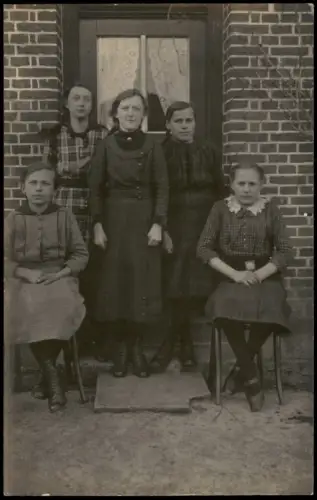 Soziales Leben Frühe Fotokunst Frauen Gruppenfoto vor Haus 1910 Privatfoto