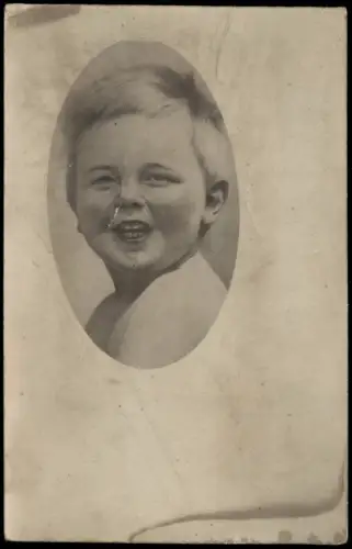 Menschen Soziales Leben Frühe Fotokunst Kind Kleinkind lachend 1910 Privatfoto