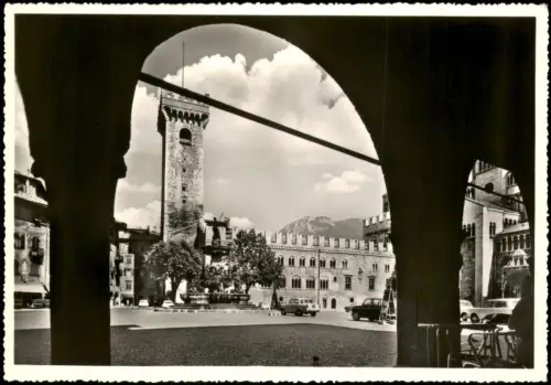 Trient Trento Piazza Duomo Motivo con la Torre Grandee Palazzo Pretorio 1940