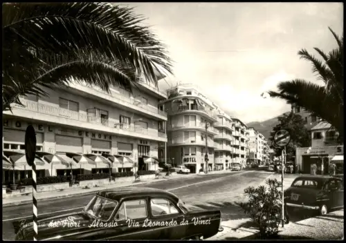 Cartolina Alassio Via Leonardo da Vinci mit Hotel Genova 1960