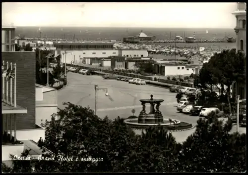 Cartolina Cervia Grand Hotel e spiaggia 1961
