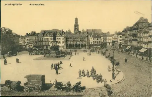 Saint-Quentin Saint-Quentin Soldaten auf dem Rathausplatz WK1 Militaria 1915