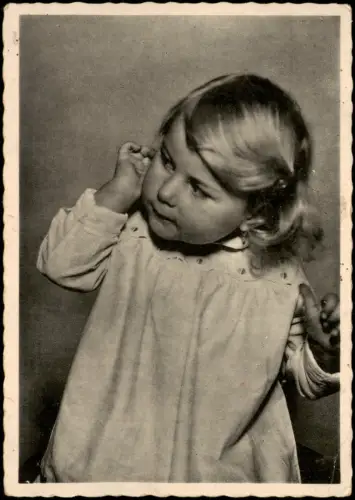 Ansichtskarte  Soziales Leben Kleines Mädchen 1945 6 Pf. Stadt Berlin-Frankatur