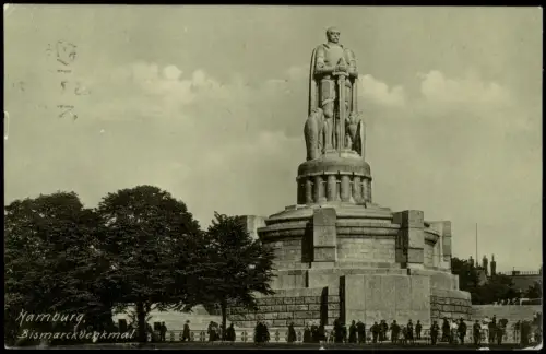 Ansichtskarte St. Pauli-Hamburg Leute vor dem Bismarck-Denkmal 1912/1907