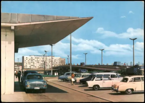 Halle (Saale) Hochstraße zur DDR-Zeit, div. Auto Modelle u.a. Trabant 1970