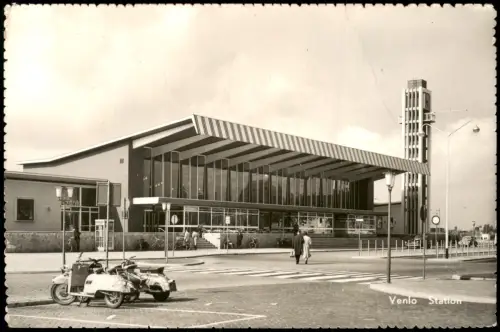 Postkaart Venlo Bahnhof, Station, Moped Motorroller auf Parkplatz 1960