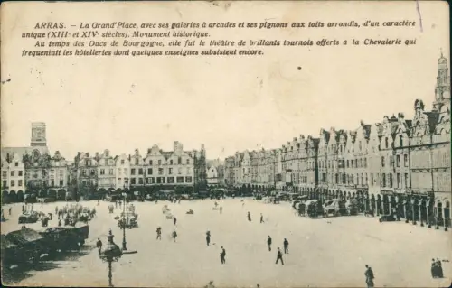 CPA Arras Atrecht Soldaten auf dem Marktplatz 1916  gel. Feldpoststempel