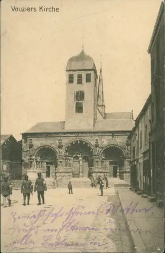 CPA Vouziers Vouziers Soldaten Sanitäter vor Kirche WK1 1916