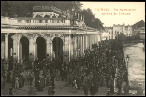Karlsbad Karlovy Vary Am Mühlbrunnen während der Trinkzeit. 1912