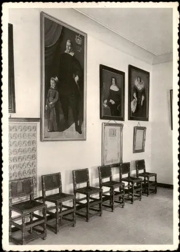 Beveren Beveren Alter Empfangssaal mit Familienporträts der Stifterin 1950