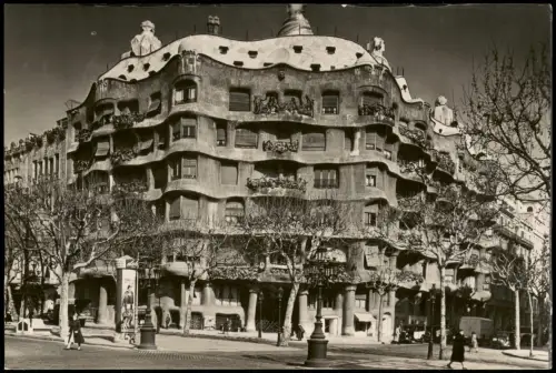 Barcelona Edificio La Pedrera (Casa Milà) von Antoni Gaudí 1950