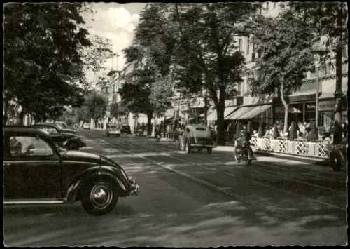 Düsseldorf Königsallee, Restaurants, Autos u.a. Volkswagen VW Käfer 1978/1955