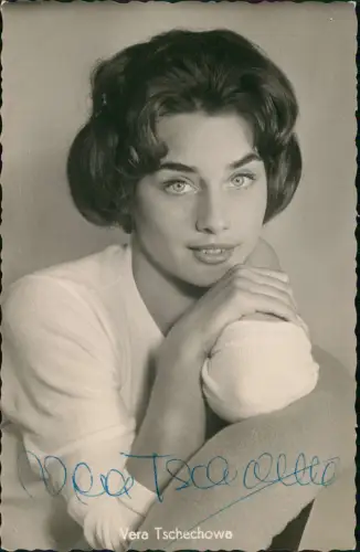 Ansichtskarte  Vera Tschechowa signierte Autogrammkarte Porträt-Foto 1960