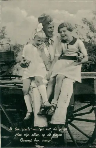 .Niederlande Patriotika Niederlande Vater mit seinen Kindern Mädchen 1950