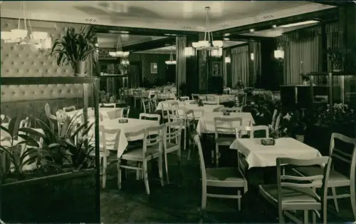 Ansichtskarte Greiz HO-Gaststätten Konzertcafé Am Goethepark - Gastraum 1955