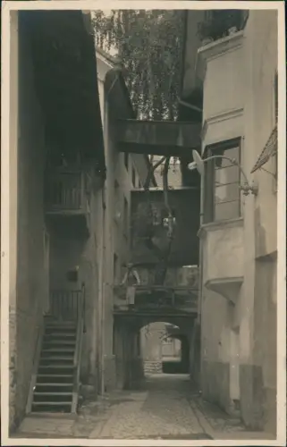 Brixen Bressanone Historische Altstadtgasse mit Torbogen und Holzbalkonen 1940