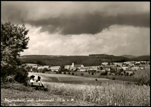 Nöggenschwiel-Weilheim (Oberbayern) Panorama-Ansicht mit Personen in Tracht 1965
