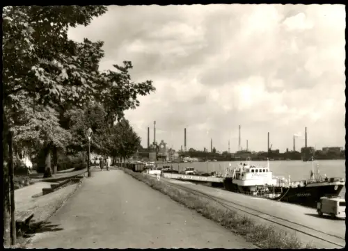 Uerdingen-Krefeld Crefeld Rheinpromenade mit Schiffen und Industriekulisse 1965
