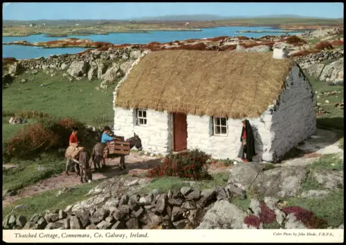 Postcard Renvyle Traditionelles Thatched Cottage in Connemara 1975