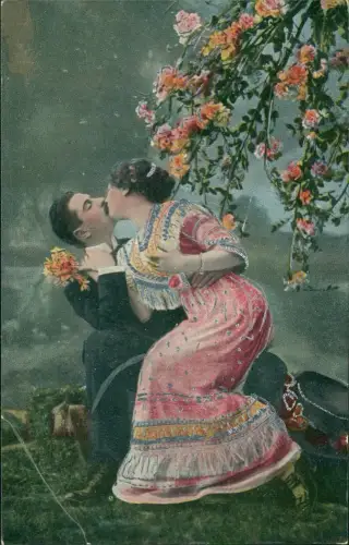 Liebe Liebespaar Love küssend unter Rosenstrauch 1917 Silberprägung