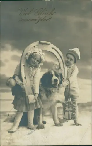 Neujahr Sylvester New Year Fotokunst Kinder mit Hufeisen und HUnd 1912