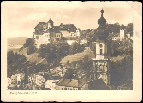 Burghausen a.d.S. Blick auf die Burg und die Stadtpfarrkirche St. Jakob 1930