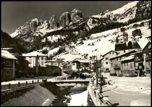 Campitello di Fassa Winterliche Ortsansicht mit Sassolungo-Massiv 1962