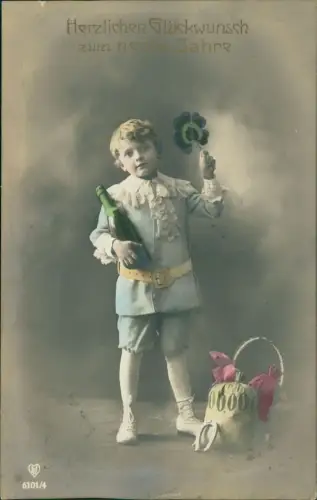 Neujahr Sylvester New Year Junge in eleganter Kleidung Glückdklee Fotokunst 1910