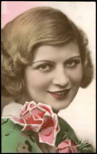 Ansichtskarte  Frauenporträt mit Rose  lockig 1931  Bahnpost Chemnitz Aue Adorf