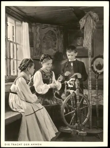 Ansichtskarte  Die Tracht der Ahnen - Kinder am Spinnrad 1983
