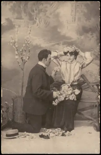 Ansichtskarte  Romantische Szene: Heiratsantrag im Garten, Liebespaar 1909