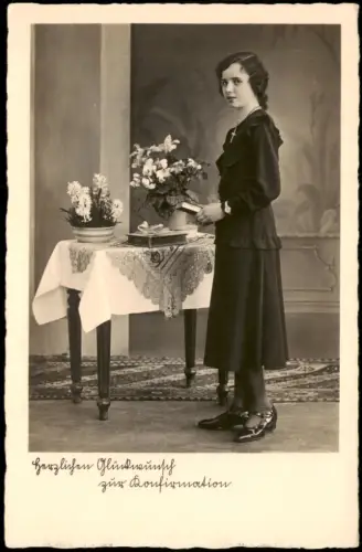 Ansichtskarte  Konfirmandin mit Blumen und Gesangbuch 1925