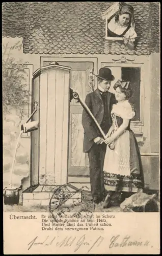 Ansichtskarte  Humor: Liebespaar am Brunnen mit beobachtender Mutter 1904